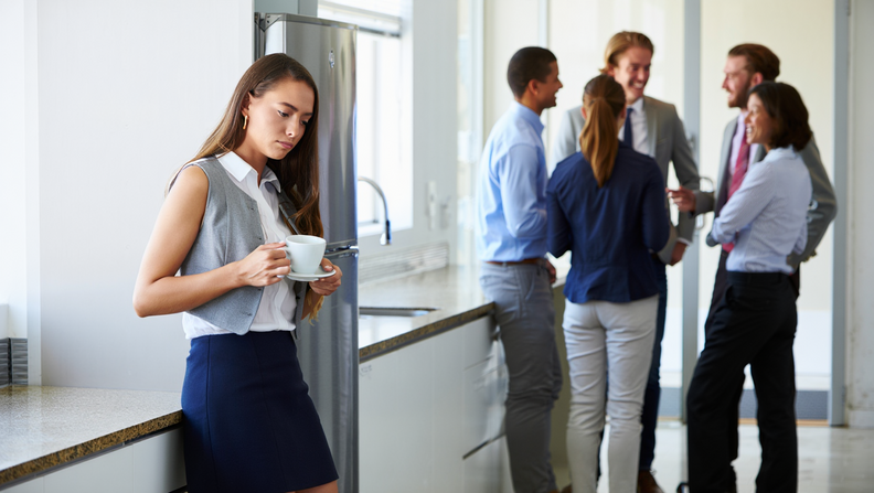 Employer Branding Schweigen — neue Mitarbeiterin erlebt die Realität hinter dem Arbeitgeberversprechen